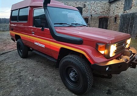 Toyota Land Cruiser HZJ 75 Buschtaxi 4.2