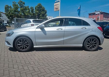 Mercedes-Benz A 200 BlueEfficiency Sportpaket/Bi-Xenon/Navi