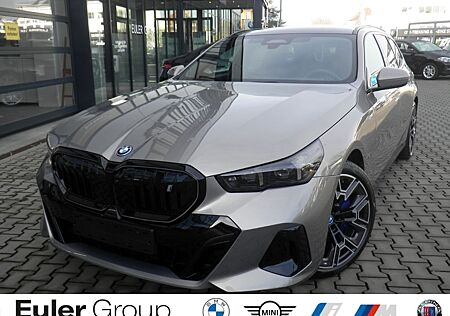 BMW i5 eDrive40 Touring Sportpaket HUD AHK-klappbar