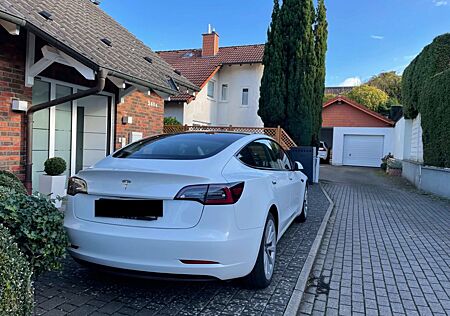 Tesla Model 3 | Ganzjahresreifen | Hinterradantrieb