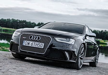 Audi RS4 4.2 FSI S tronic quattro Avant Panther Black