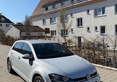 VW Golf Volkswagen 1.0 TSI Trendline Trendline