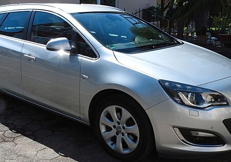 Opel Astra Sports Tourer. 2.0 CDTI Exklusiv