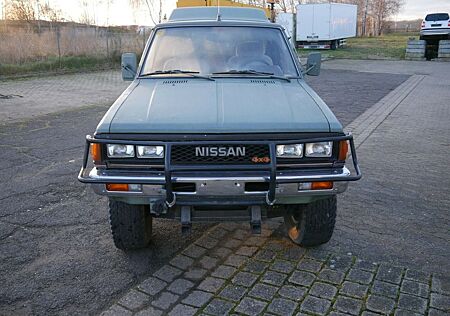 Nissan -Datsun Pickup 4X4 Benziner Hardtop