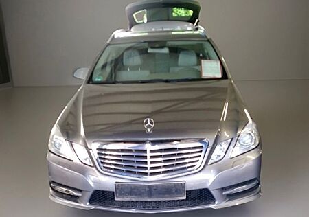 Mercedes-Benz 220