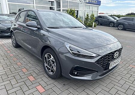 Hyundai i30 1.5 DPi Family Klima Navi Rückfahrkamera