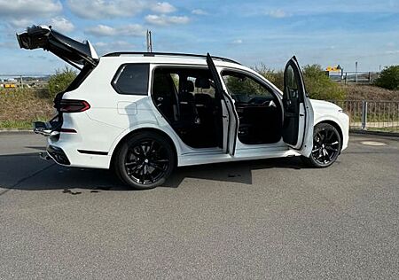 BMW X7 M60i xDrive 22 "+LUFT+AHK+PANO+HARMAN+SOFORT