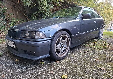 BMW 328i Coupe Ex 320i