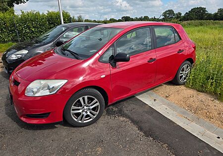 Toyota Auris 1.4 -