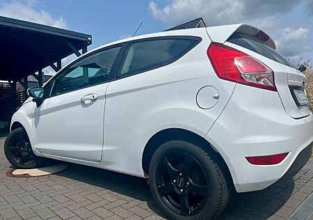 Ford Fiesta 1,25 44kW Trend Trend Top Zustand weiß
