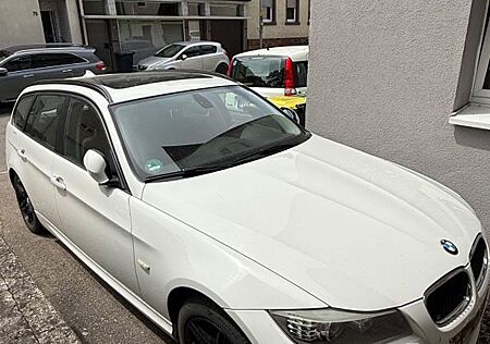 BMW 320d Touring Navi Panorama AHK TÜV 05/27