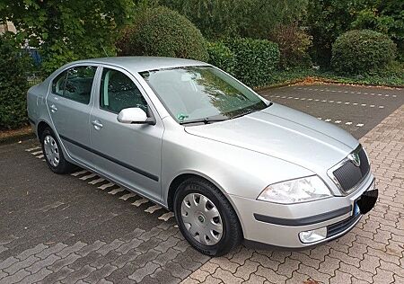 Skoda Octavia 1.6 FSI Autom. 1.HD, abn.AHK Klima TÜV2J