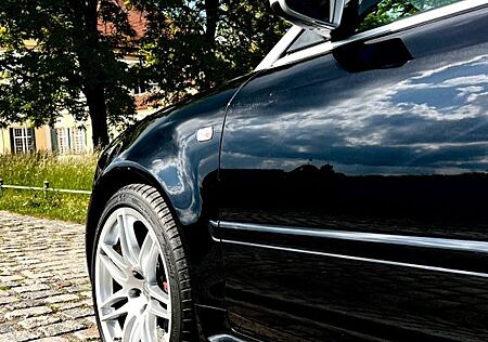 Audi RS4 4.2 quattro Cabriolet ->> Man darf auch V8 !