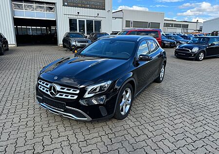 Mercedes-Benz GLA 250 4Matic-PANORAMA-KAMERA-LEDER-NAVI-LED