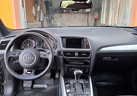 Audi Q5 2.0 TDI S tronic quattro -