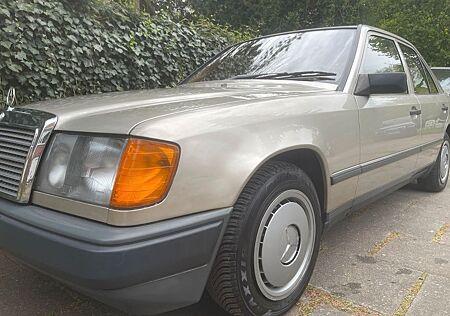 Mercedes-Benz 200 D