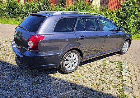 Toyota Avensis Combi Executive 2.0l-D-4D 126 PS Diesel