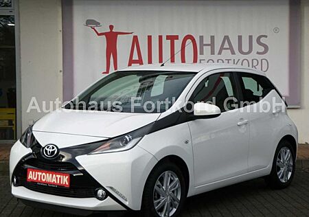 Toyota Aygo (X) -play - Navi, BT, Alu 15', LED - wenig km