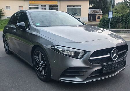 Mercedes-Benz A 180 A -Klasse d AMG-line Navi Leder LED