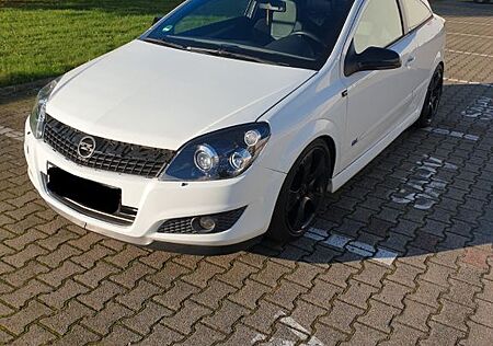 Opel Astra GTC 1.9 CDTI OPC Line