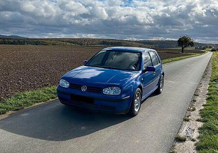 VW Golf Volkswagen 1.6 / 4