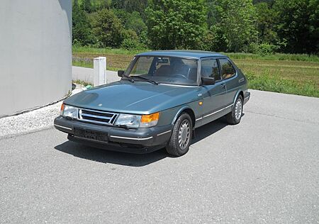 Saab 900