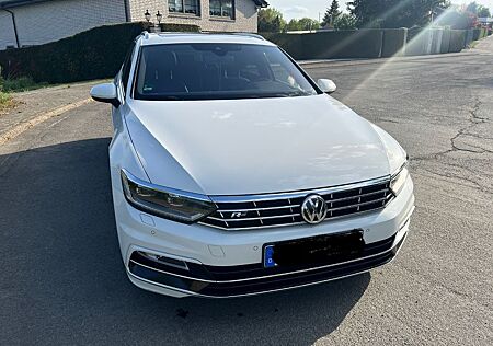 VW Passat Variant Volkswagen 2.0 TDI DSG 2x R Line Pano Dynaud
