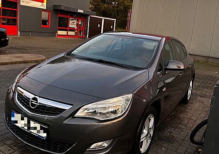 Opel Astra J 1.6 Sport Ausstattung