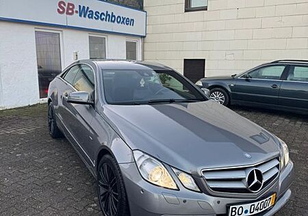 Mercedes-Benz E 250 Coupé CGI BlueEFFICIENCY AVANTG....