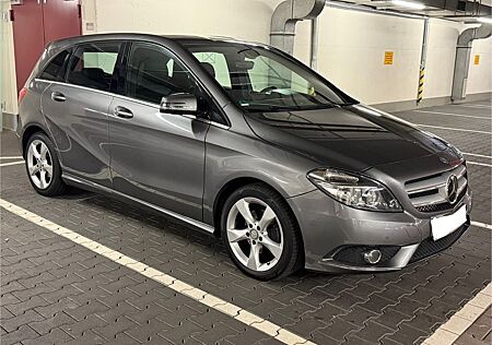Mercedes-Benz B 200 CDI -AUTOMATIK-Sportpaket-NAVI-AHK-SITZ
