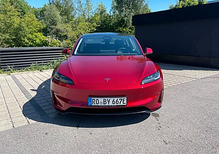 Tesla Model 3 Allradantrieb mit Dualmotor Performa...