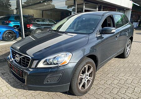 Volvo XC 60 XC60 D3 Momentum PANO NAVI XENON 1-HAND 4XSitzhe