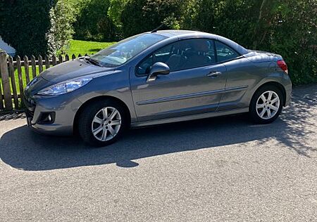 Peugeot 207 CoupeCabrio 156 PS * LEDER * TÜV neu