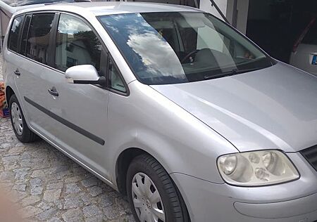 VW Touran Volkswagen 1.6 Basis Basis