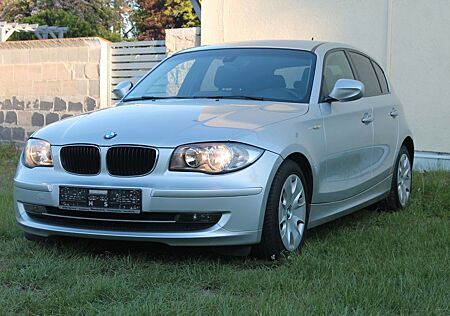 BMW 118i 118 Baureihe 1 Lim. Auto SHZ Navi wenig KM