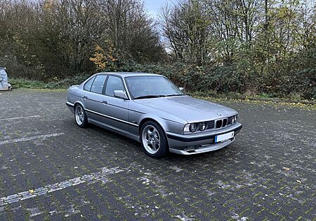 BMW 525 iA