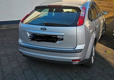 Ford Focus 1,6 Ti-VCT Ghia Ghia Tüv NEU !!!!
