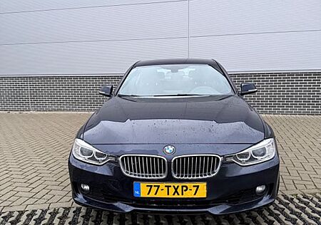 BMW 320i Luxury Line Luxury Line