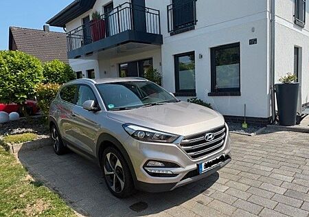 Hyundai Tucson blue 1.7 CRDi Style 2WD Style