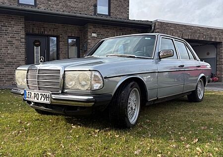 Mercedes-Benz 300 W123 300D Automatik