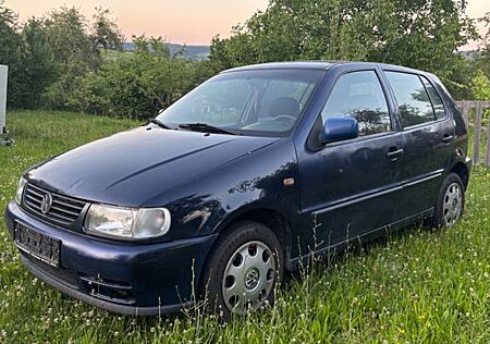 VW Polo Volkswagen 1.6 Auto Basis