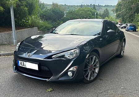 Toyota GT86 2,0-l-Boxermotor - Grau - 8-fach bereift