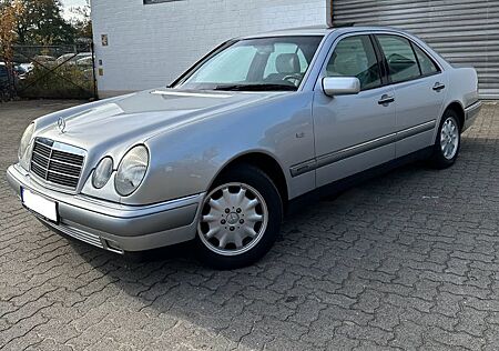 Mercedes-Benz E 230 ELEGANCE Elegance