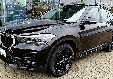BMW X1 sDrive 20 i Sport Line Black Paket Navi AHK !