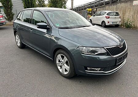 Skoda Rapid Spaceback Clever Xenon PDC Tempomat AHK