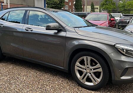 Mercedes-Benz GLA 200 GLA / AUTOMATIK /KLIMA/LEDER/NAVI/PDC*