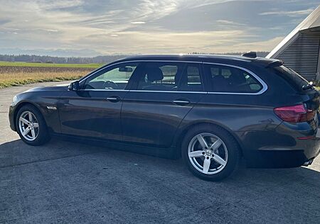 BMW 525d Touring A Luxury Line