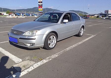 Ford Mondeo 2,5 V6 Ghia 5-tronic Ghia