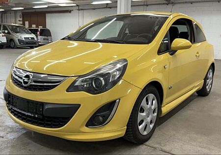 Opel Corsa D 1.4 OPC LINE NAVI SZHG TEMP PDC ALU