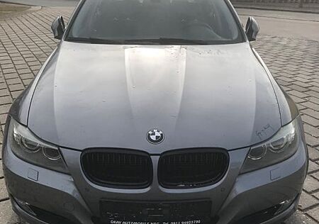 BMW 320 320iEditionExclusive*Automatik*Xenon*TÜV*Scheckh